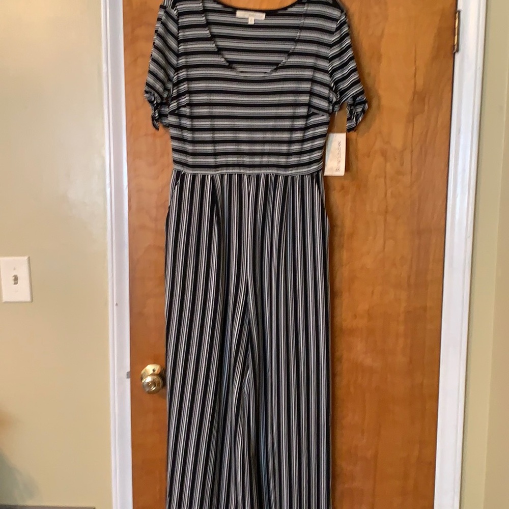 Jumpsuit. Black and white.  Wide legs.